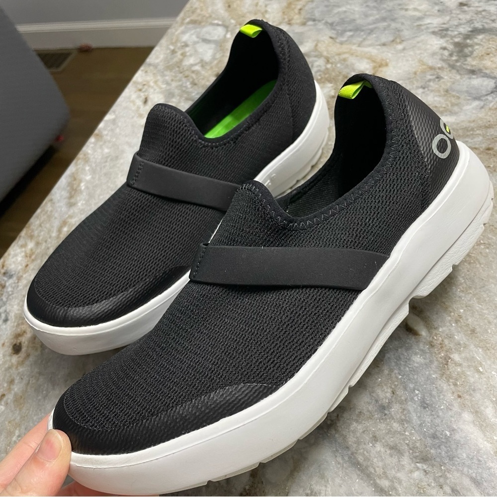 OOFOS OOmg Low White Black US 9.5/EU 40.5 Slip On Sneaker Recovery Shoes